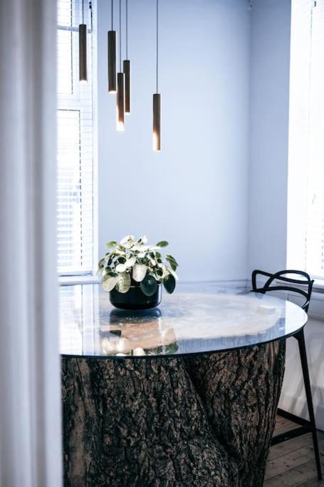 Apartment Bolthole 2 *